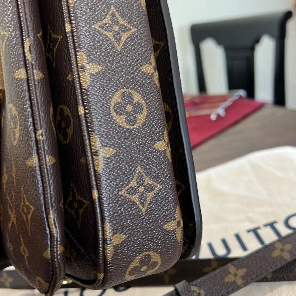 SOLD! Authentic Louis Vuitton Pochette Metis! - Picture 14 of 16